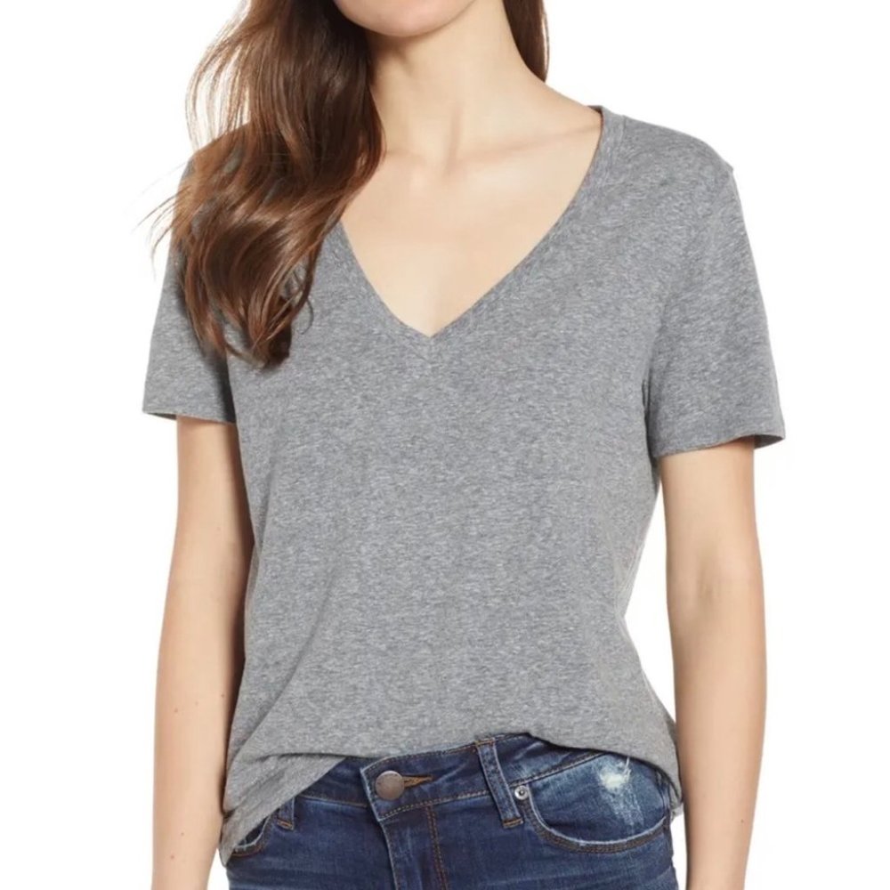 5/$25 ❤️❤️❤️❤️❤️ BP V-neck tee S